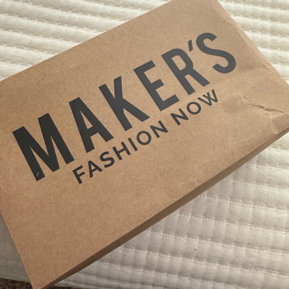 Maker’s MIEL White Sneakers with Red and Green Stripe - Picture 3 of 4